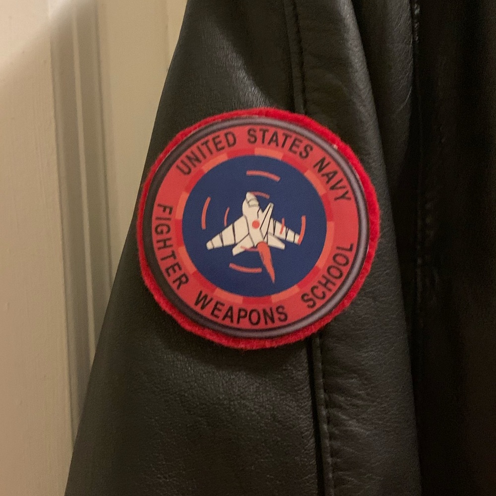 Diy Men’s Top Gun Maverick Halloween Costume View 5